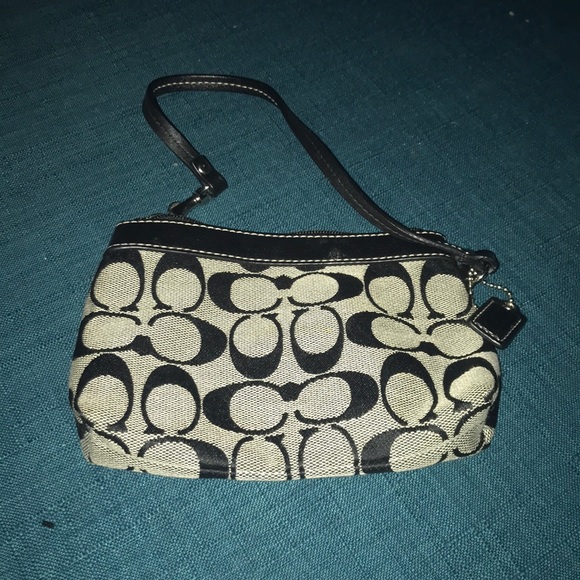 Black and Tan wristlet - Picture 2 of 2